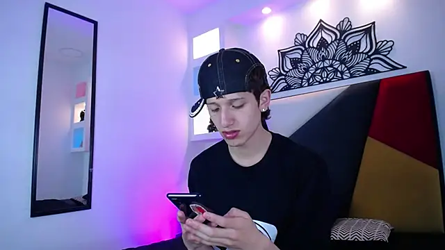 Snapshot of Emo_Boy_ chatting on 01-14-26, 06:24 Emo Boy online show from 01-14-26, 06:24