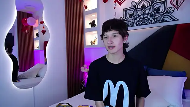 Snapshot of Emo_Boy_ chatting on 02-17-26, 08:04 Emo Boy online show from 02-17-26, 08:04