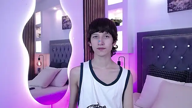 Emo Boy  online show from 04-02-26, 08:28