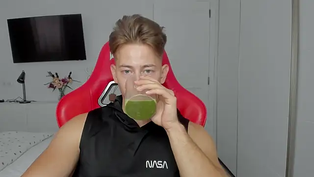 Snapshot of find0m_master chatting on 10-11-25, 02:26 find0m master online show from 10-11-25, 02:26