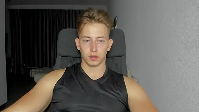 Snapshot of find0m_master chatting on 10-13-25, 10:43 find0m master online show from 10-13-25, 10:43