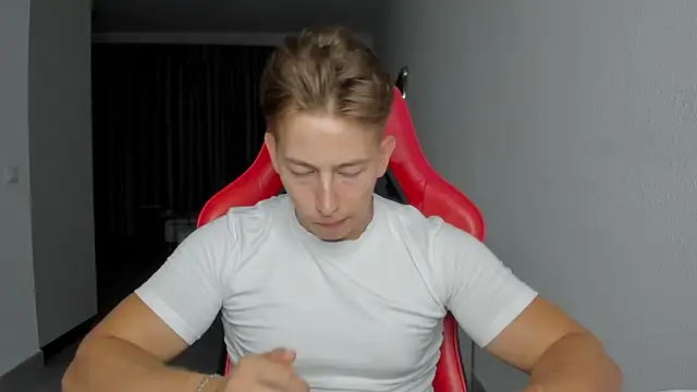 Snapshot of find0m_master chatting on 10-22-25, 08:30 find0m master online show from 10-22-25, 08:30