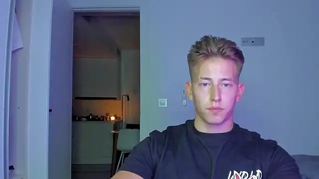 Snapshot of find0m_master chatting on 12-17-25, 10:38 find0m master online show from 12-17-25, 10:38