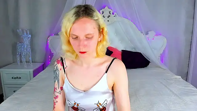 LikiLips online show from 05-27-26, 01:57