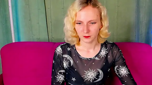 Snapshot of LikiLips chatting on 06-10-26, 01:06 LikiLips online show from 06-10-26, 01:06