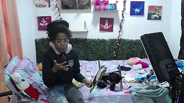 thianahorny online show from 05-13-26, 12:24