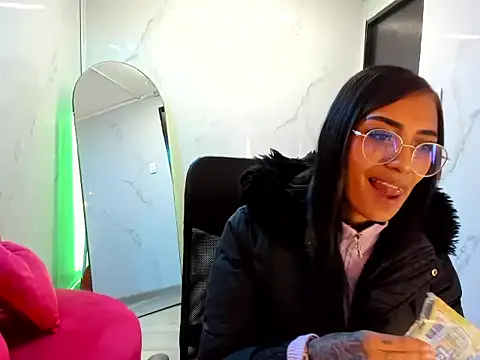 Snapshot of KarlaSlutSkinny__ chatting on 10-17-25, 12:25 KarlaSlutSkinny online show from 10-17-25, 12:25