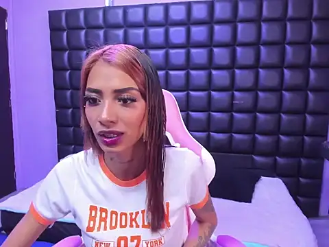 Snapshot of KarlaSlutSkinny__ chatting on 11-21-25, 02:49 KarlaSlutSkinny online show from 11-21-25, 02:49