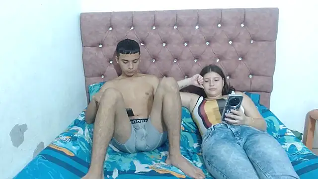 Snapshot of rober_luciana chatting on 10-31-25, 01:45 rober luciana online show from 10-31-25, 01:45