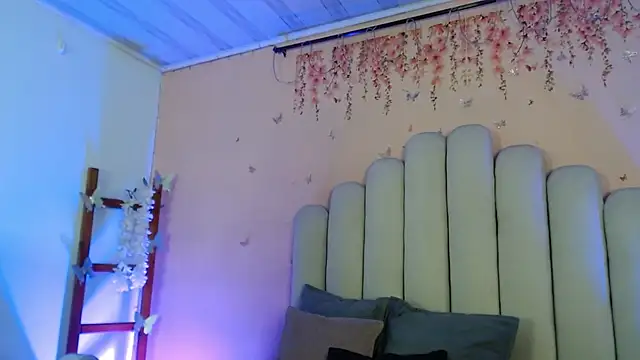 SweetRenata  online show from 10-24-25, 11:17