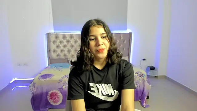 Snapshot of beiby_glow chatting on 10-09-25, 01:53 beiby glow online show from 10-09-25, 01:53