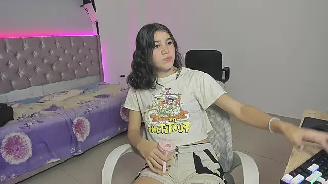 Snapshot of beiby_glow chatting on 11-03-25, 01:45 beiby glow online show from 11-03-25, 01:45