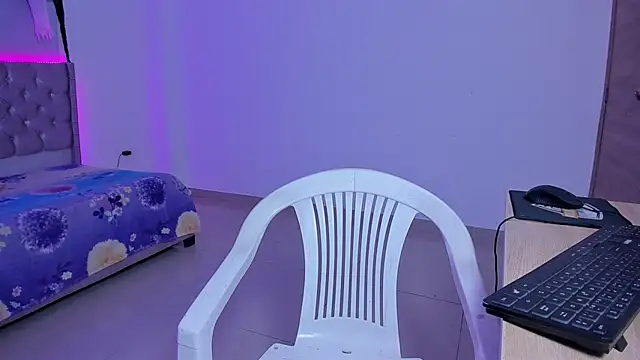 Snapshot of beiby_glow chatting on 11-12-25, 01:22 beiby glow online show from 11-12-25, 01:22