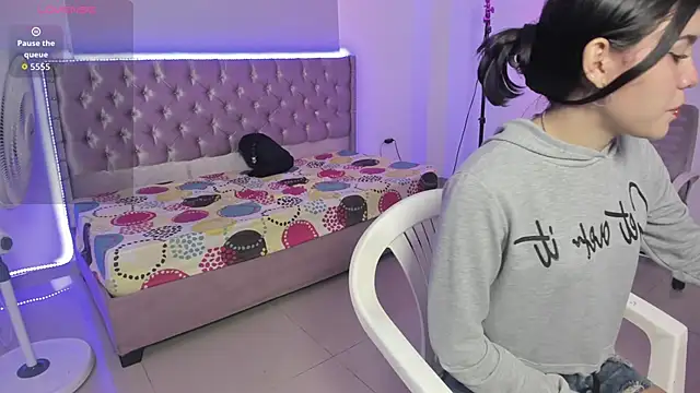 Snapshot of beiby_glow chatting on 01-08-26, 01:46 beiby glow online show from 01-08-26, 01:46