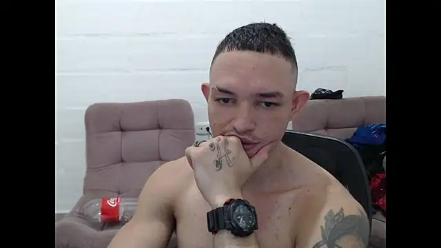 Snapshot of BigMontainsRock chatting on 11-08-25, 04:45 BigMontainsRock online show from 11-08-25, 04:45