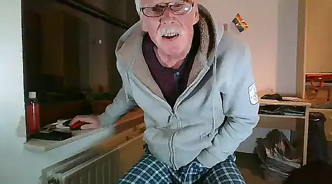 Snapshot of super-snoopy chatting on 12-15-24, 03:42 super-snoopy online show from 12-15-24, 03:42