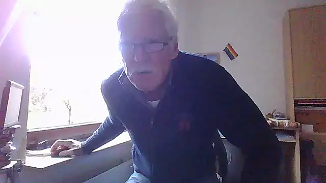 Snapshot of super-snoopy chatting on 11-02-25, 09:00 super-snoopy online show from 11-02-25, 09:00