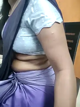 Snapshot of Tamilmallu-duskygirl03 chatting on 06-16-26, 04:48 Tamilmallu-duskygirl03 online show from 06-16-26, 04:48