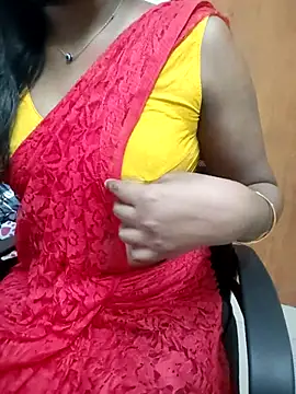 Snapshot of Tamilmallu-duskygirl03 chatting on 06-30-26, 05:41 Tamilmallu-duskygirl03 online show from 06-30-26, 05:41