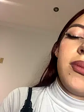 Snapshot of moon_slave chatting on 12-19-25, 05:36 moon slave online show from 12-19-25, 05:36