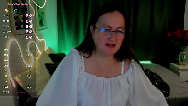 Snapshot of hottyannaa chatting on 11-29-25, 02:47 hottyannaa online show from 11-29-25, 02:47