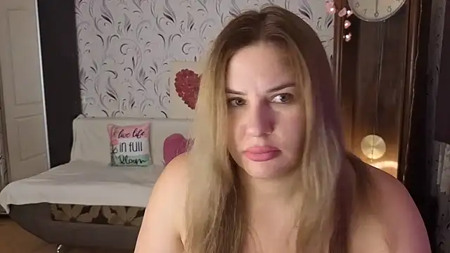 Snapshot of Passion-Blondy chatting on 07-29-26, 06:17 Passion-Blondy online show from 07-29-26, 06:17