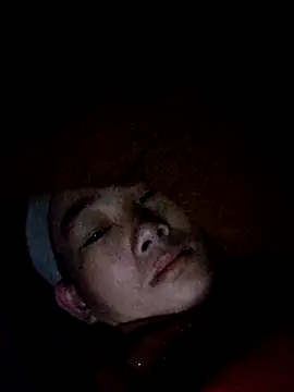 Snapshot of gio-thu chatting on 12-16-25, 01:32 gio-thu online show from 12-16-25, 01:32