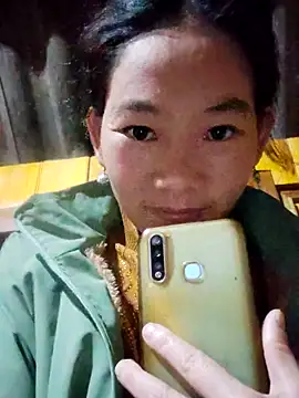 Snapshot of gio-thu chatting on 12-16-25, 01:49 gio-thu online show from 12-16-25, 01:49