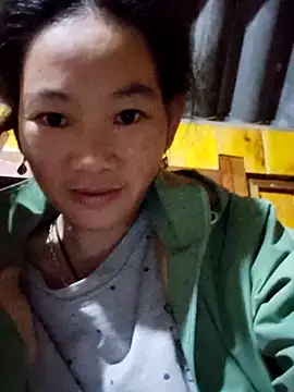 Snapshot of gio-thu chatting on 12-17-25, 02:23 gio-thu online show from 12-17-25, 02:23