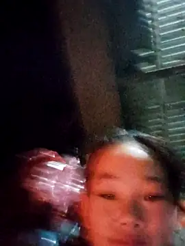 Snapshot of gio-thu chatting on 12-22-25, 12:24 gio-thu online show from 12-22-25, 12:24