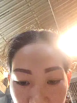 Snapshot of gio-thu chatting on 01-12-26, 05:23 gio-thu online show from 01-12-26, 05:23