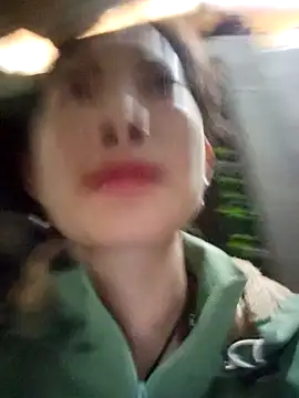 Snapshot of gio-thu chatting on 01-14-26, 10:21 gio-thu online show from 01-14-26, 10:21