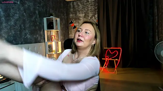 scent  of woman online show from 11-11-25, 01:38