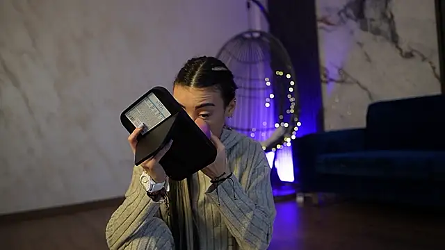 RachelRavee online show from 03-22-26, 05:11