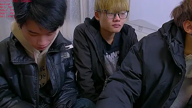 KK-cuteboy online show from 12-21-25, 10:33