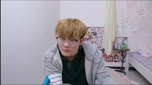 KK-cuteboy online show from 04-11-26, 07:45