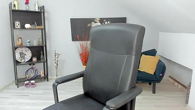 BettyJamess online show from 12-17-25, 06:52