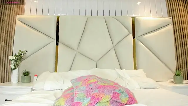 rebeca brown  online show from 04-18-26, 07:07