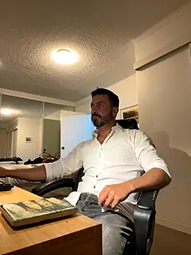 Snapshot of DrDreAu chatting on 11-17-25, 10:32 DrDreAu online show from 11-17-25, 10:32