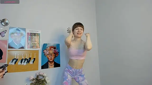 Snapshot of PearlMystic chatting on 11-18-25, 05:34 PearlMystic online show from 11-18-25, 05:34