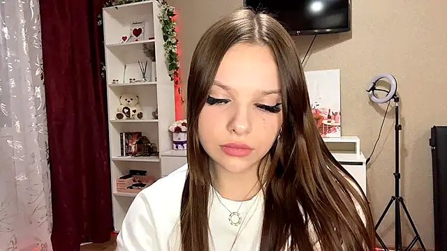 VallieBronstade online show from 03-23-26, 05:39