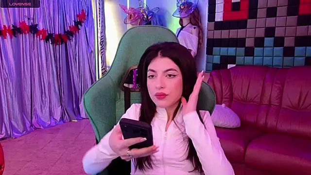 Snapshot of SinWolf_ chatting on 10-17-25, 05:43 SinWolf online show from 10-17-25, 05:43