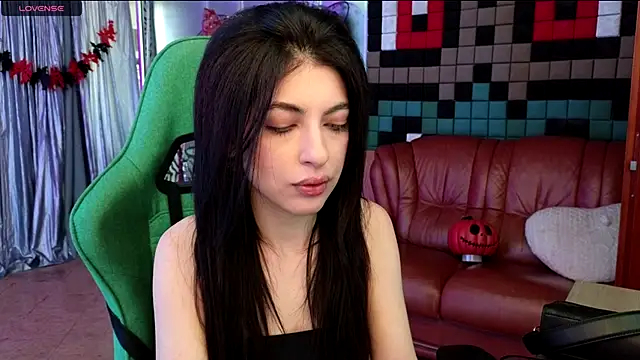 Snapshot of SinWolf_ chatting on 10-21-25, 10:05 SinWolf online show from 10-21-25, 10:05