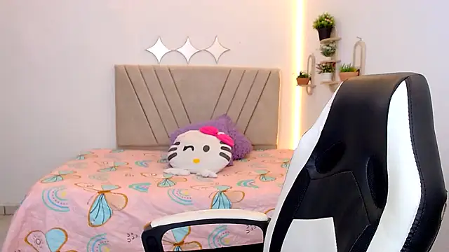Snapshot of zara_cute chatting on 06-17-26, 12:07 zara cute online show from 06-17-26, 12:07