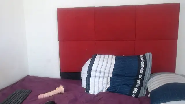 Snapshot of ZuriVixen chatting on 11-21-25, 08:02 ZuriVixen online show from 11-21-25, 08:02