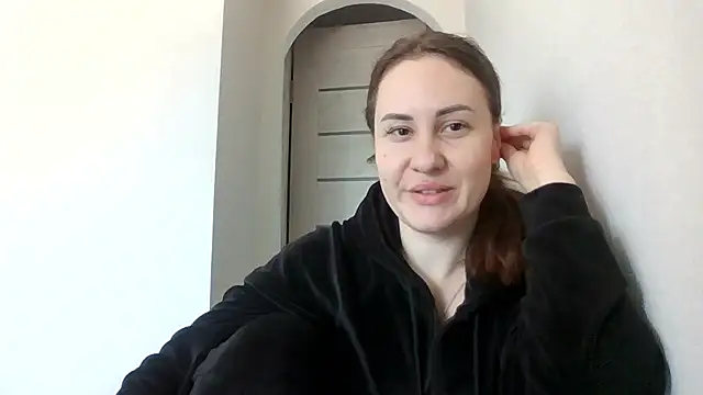 Snapshot of MeadowEyes chatting on 04-27-26, 07:06 MeadowEyes online show from 04-27-26, 07:06