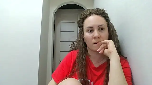 Snapshot of MeadowEyes chatting on 05-13-26, 04:37 MeadowEyes online show from 05-13-26, 04:37