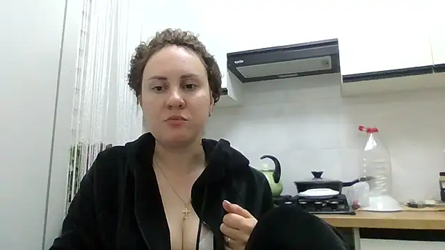 Snapshot of MeadowEyes chatting on 05-17-26, 07:43 MeadowEyes online show from 05-17-26, 07:43