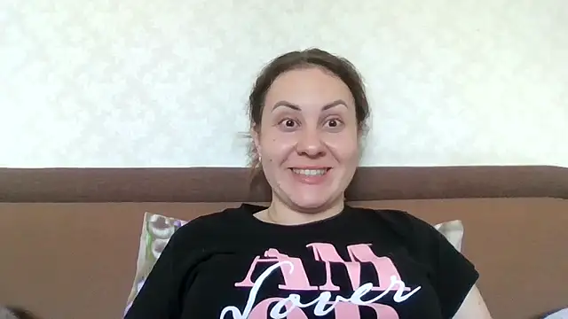 Snapshot of MeadowEyes chatting on 06-06-26, 11:37 MeadowEyes online show from 06-06-26, 11:37