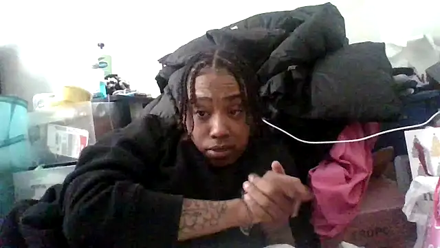 Snapshot of dezzidavill chatting on 02-06-26, 02:42 dezzidavill online show from 02-06-26, 02:42